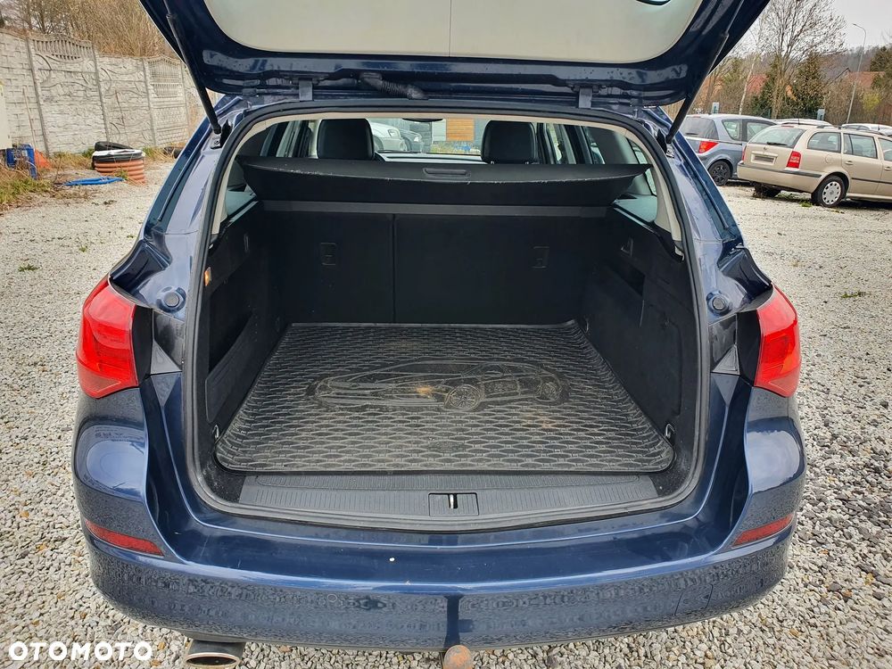 Opel Astra 1.4 Turbo 150 Jahre - 11