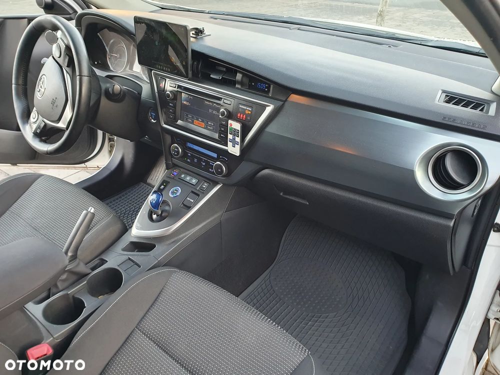Toyota Auris 1.8 HSD Sol - 11