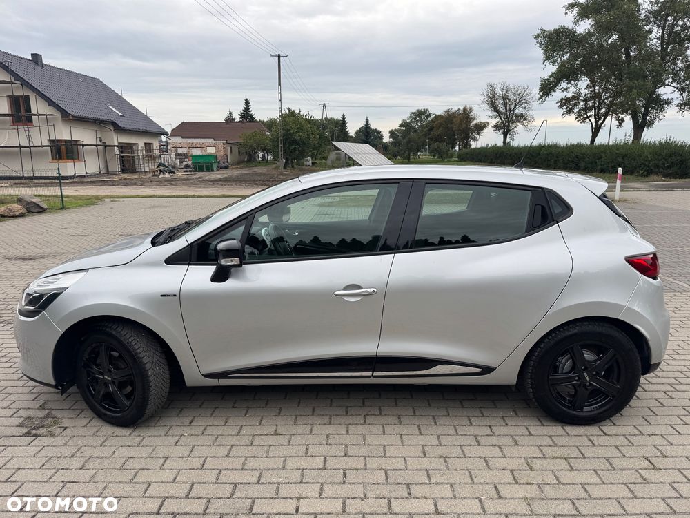Renault Clio 1.2 16V 75 Limited - 11