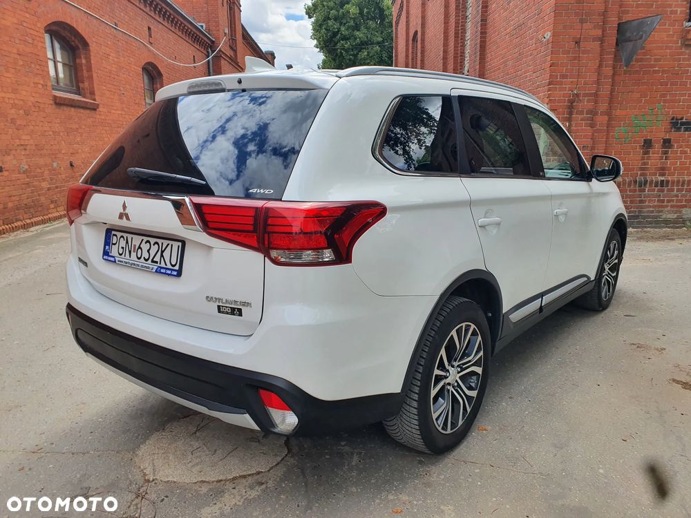 Mitsubishi Outlander 2.2 DI-D 4WD Automatik Edition 100+ - 4