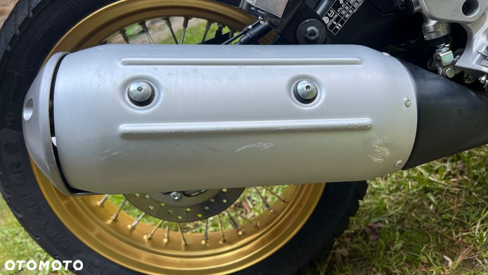 Yamaha XSR - 6