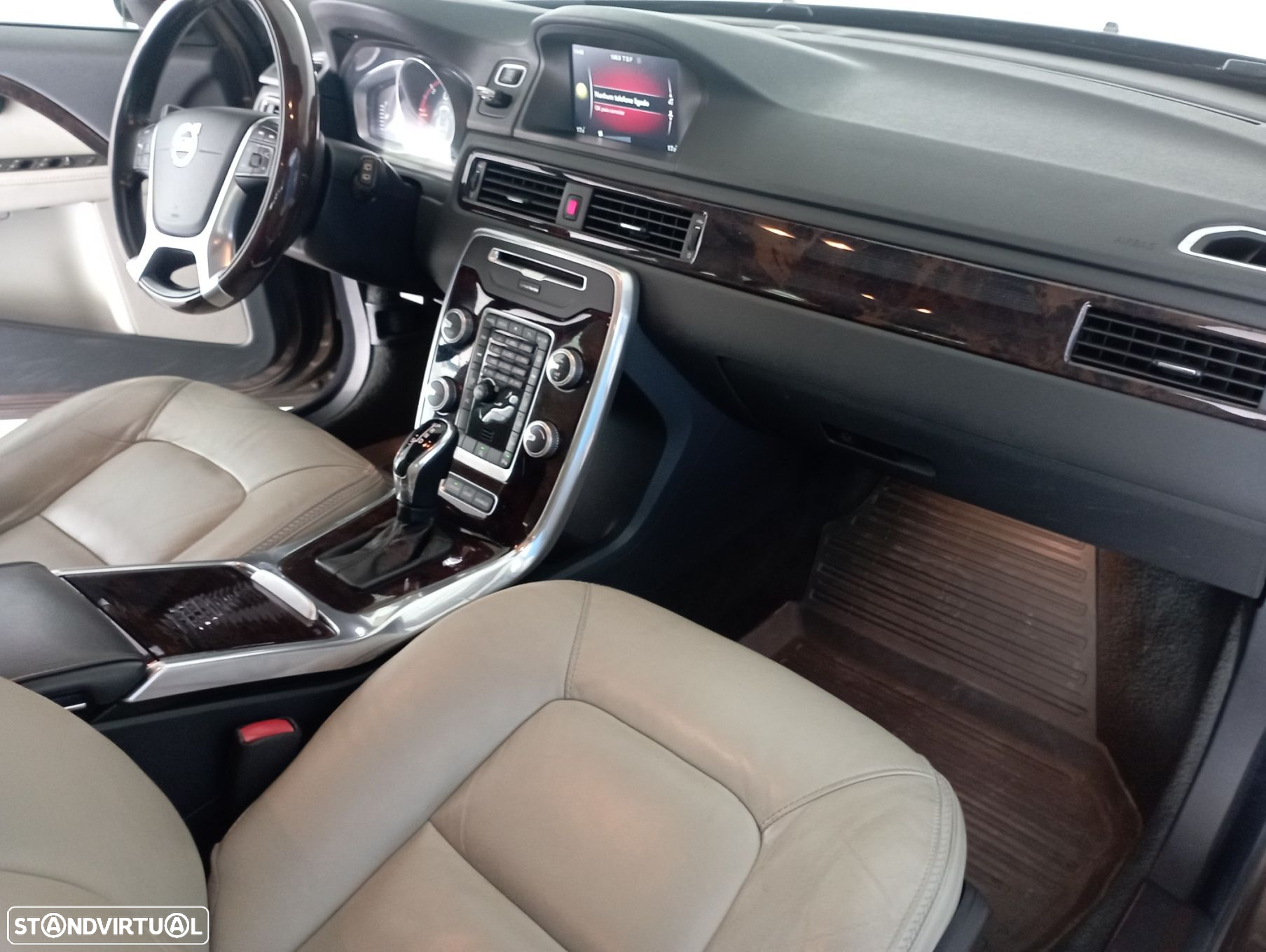 Volvo XC 70 2.0 D4 Momentum Geartronic - 25
