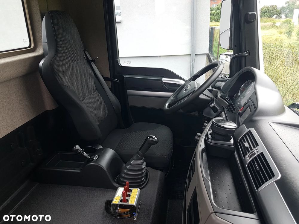 MAN TGL 12.220 HAKOWIEC SKIBICKI 4x2 KLIMA HAKOWIEC DO KONTENERÓW MANUAL 12T POD KONTENERY - 39