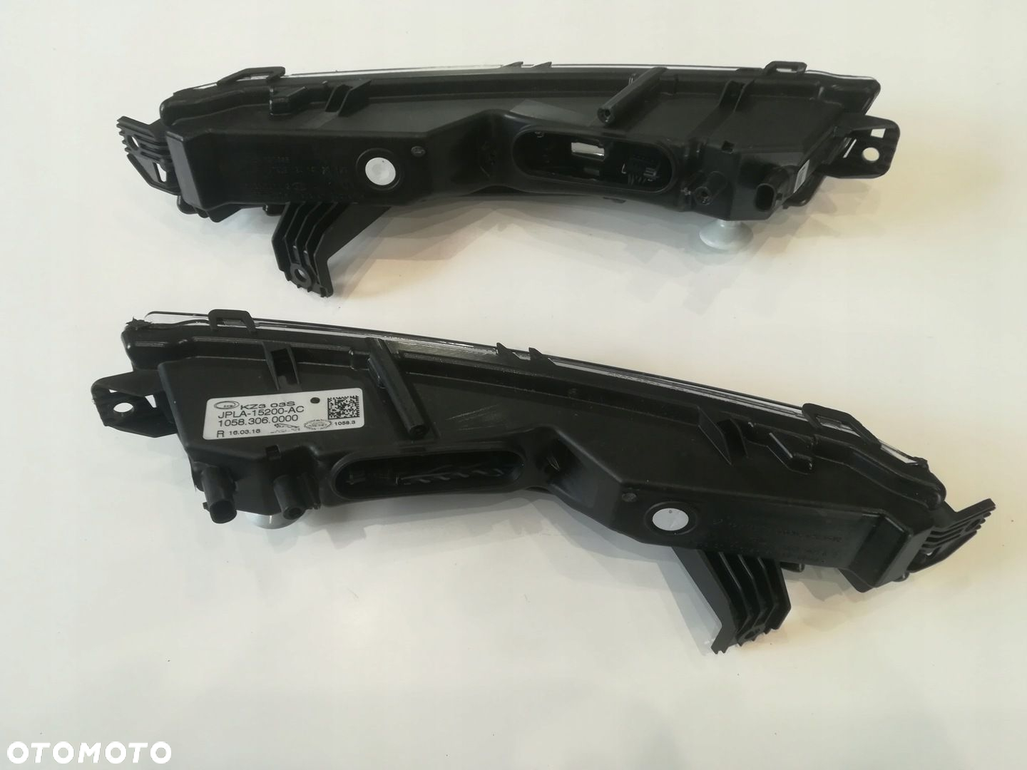 JAGUAR E PACE X540 HALOGEN LED DZIENNY NOWY ORG - 11