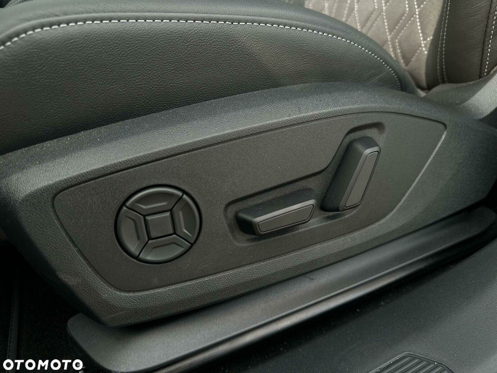 Audi Q4 e-tron - 12