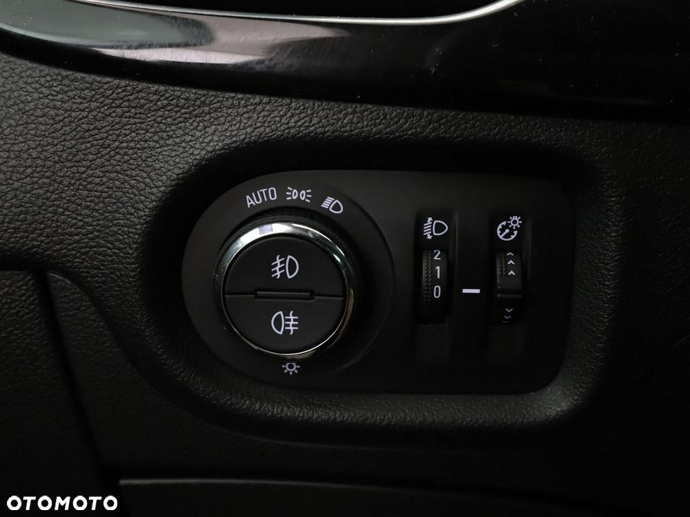 Opel Astra 1.4 T GPF Dynamic S&S - 33