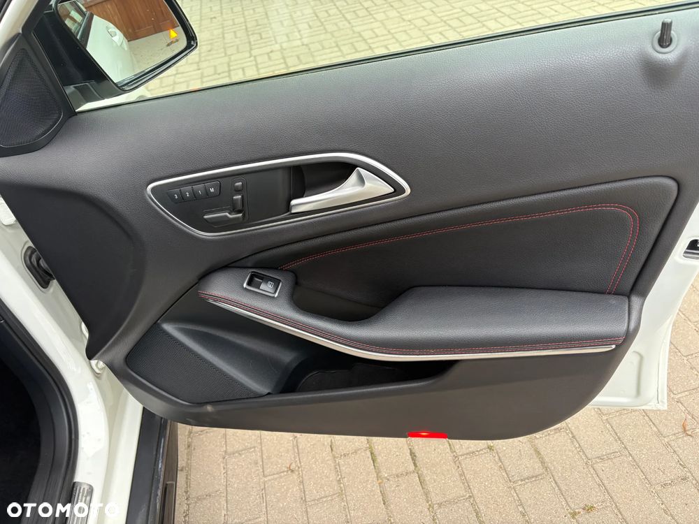 Mercedes-Benz GLA 220 d 4-Matic - 18