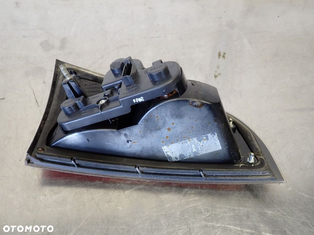 LAMPA PRAWA TYLNA W KLAPIE FORD S-MAX - 6