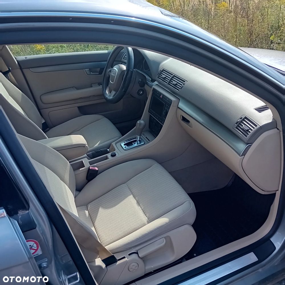 Audi A4 Limousine - 9