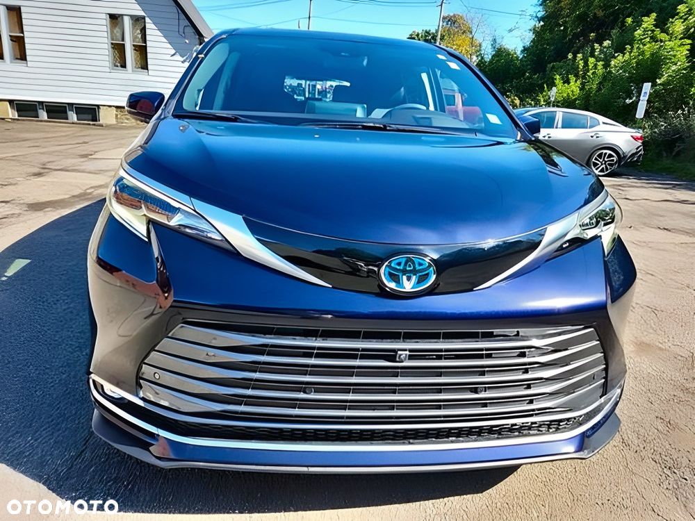 Toyota Sienna - 6