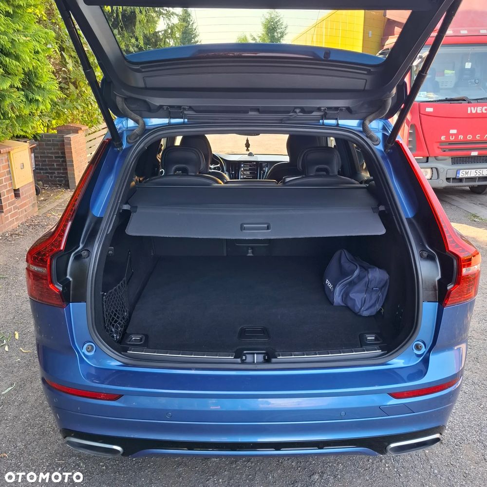 Volvo XC 60 T8 AWD Plug-In Hybrid R-Design - 32