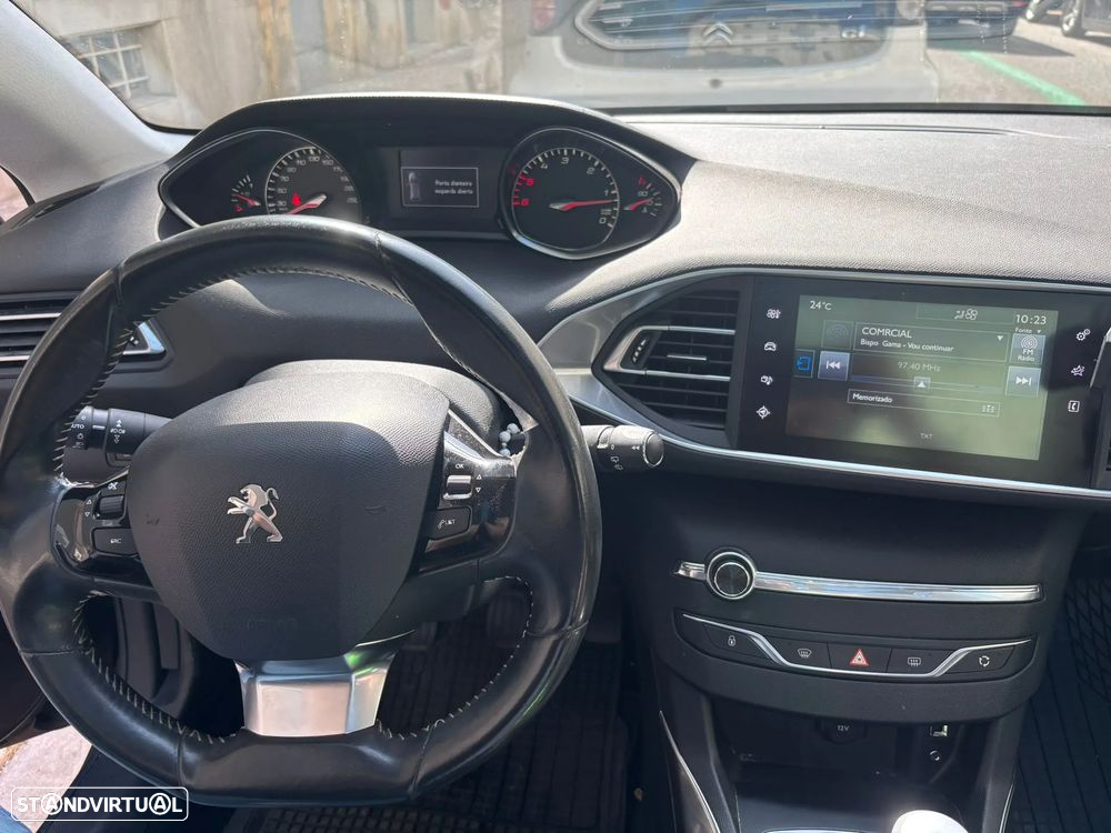 Peugeot 308 - 8
