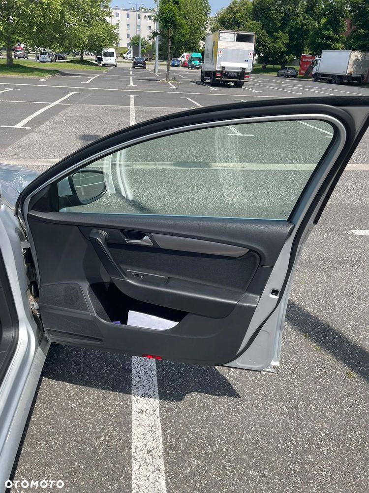 Volkswagen Passat 2.0 TDI Comfortline - 24
