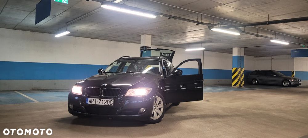BMW Seria 3 320i - 34