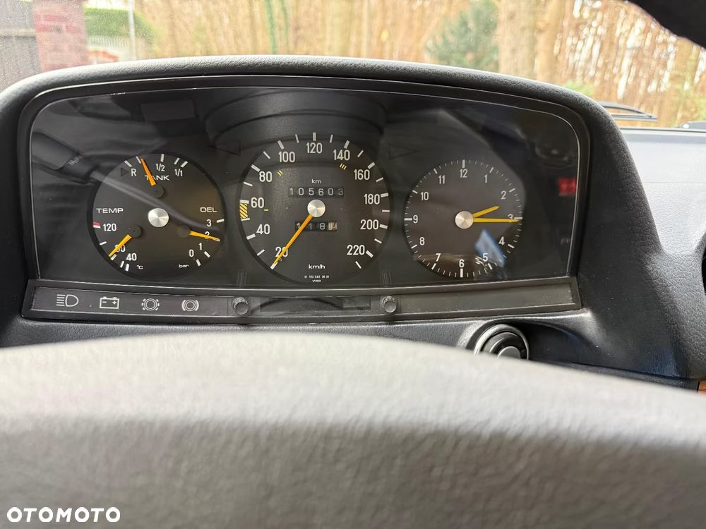 Mercedes-Benz W123 - 20