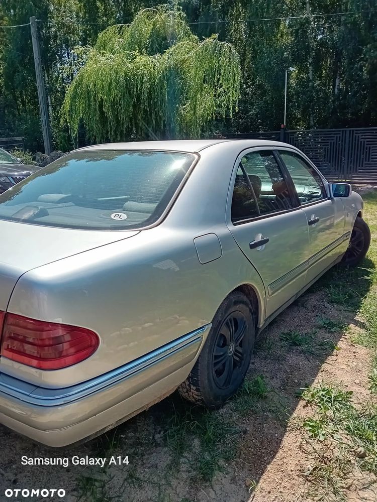 Mercedes-Benz Klasa E 220 D Elegance - 4