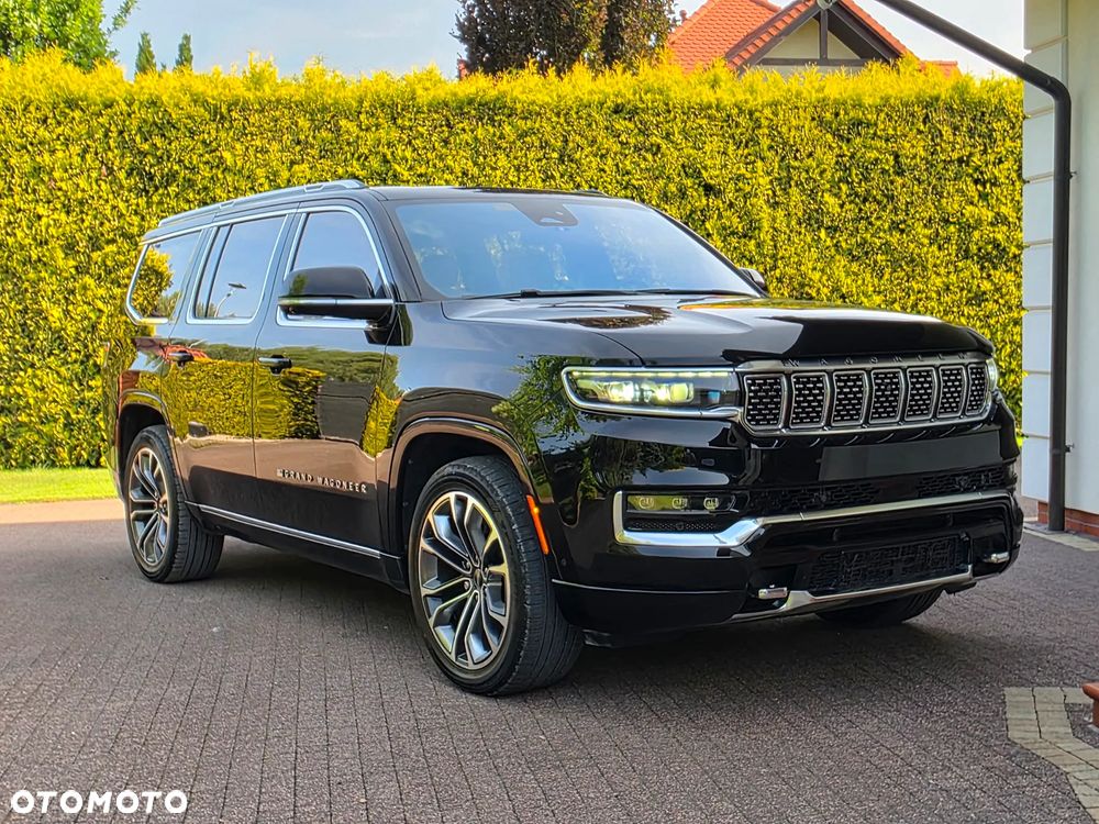 Jeep Grand Wagoneer - 17