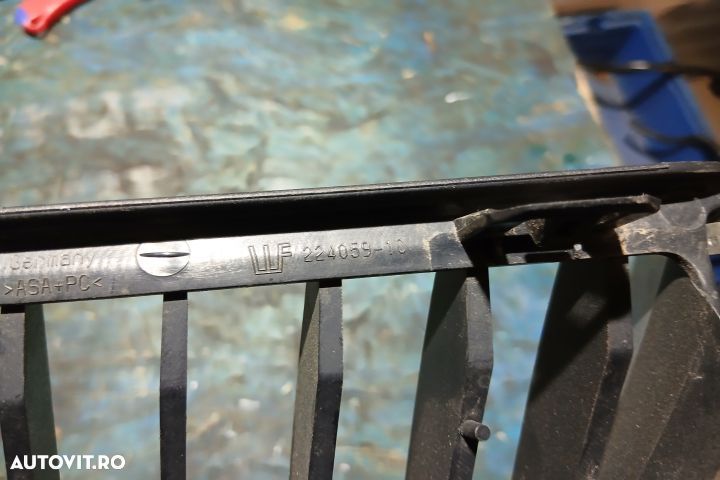 Grila radiator dreapta 7120008 224059-10 7120008 224059-10 BMW Seria - 4