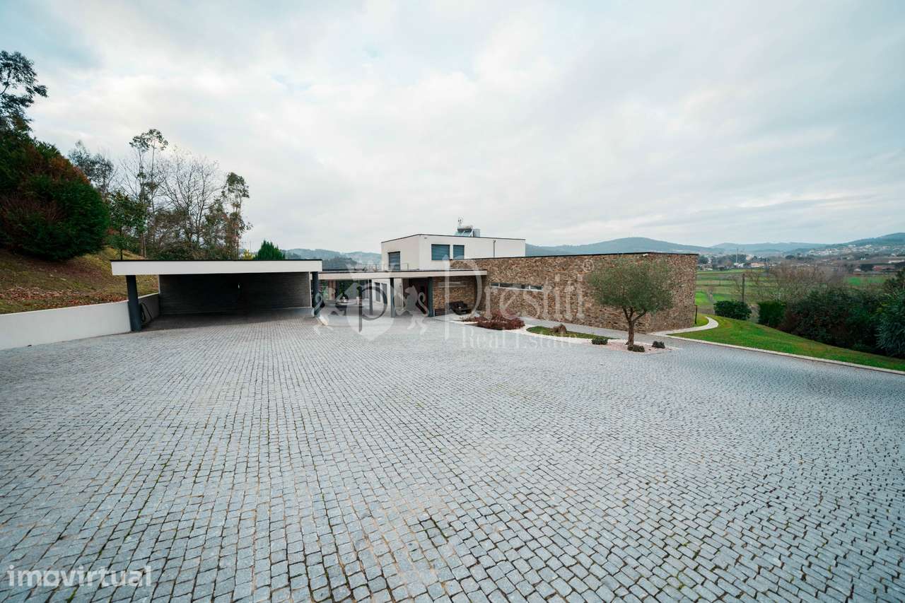 Moradia T4 com Vistas Deslumbrantes em Guimarães - Grande imagem: 3/58