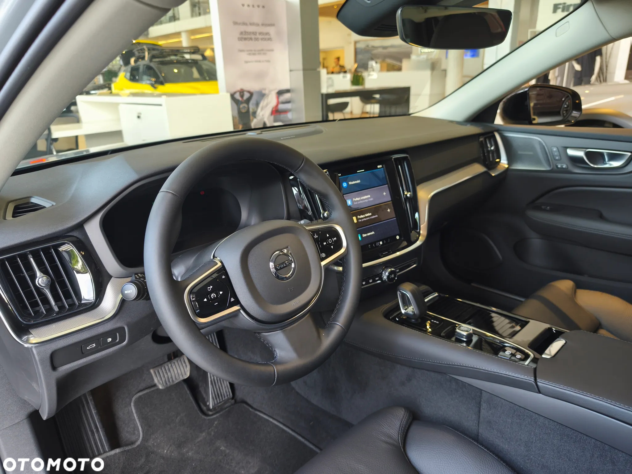 Volvo V60 T6 AWD Plug-In Hybrid Plus Dark - 13