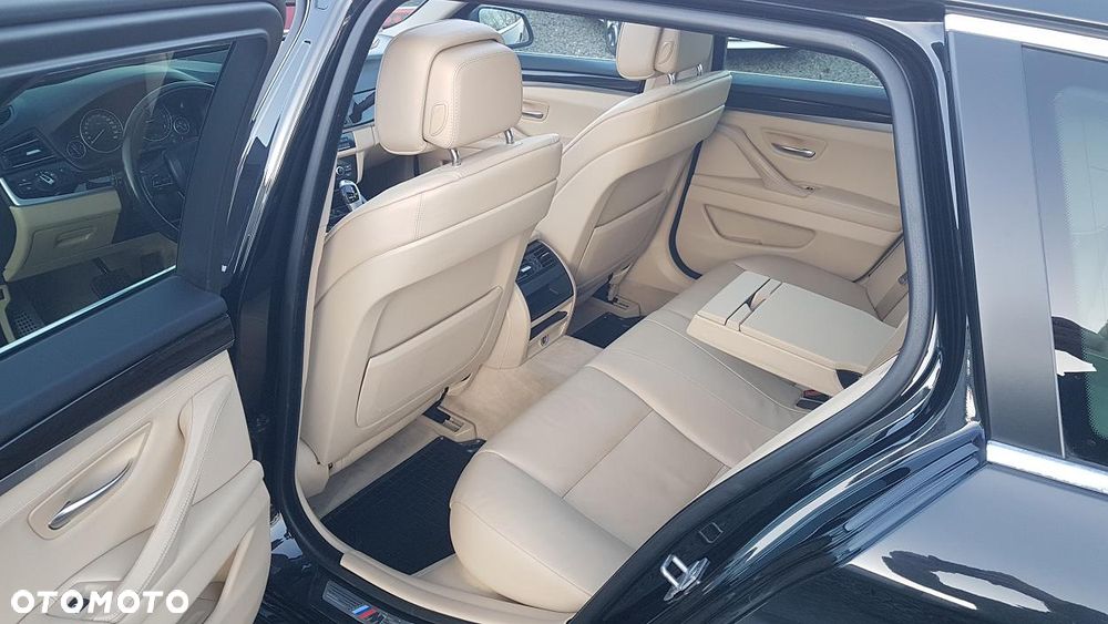 BMW Seria 5 520d xDrive - 24