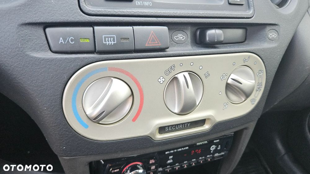 Toyota Yaris 1.0 Luna - 28