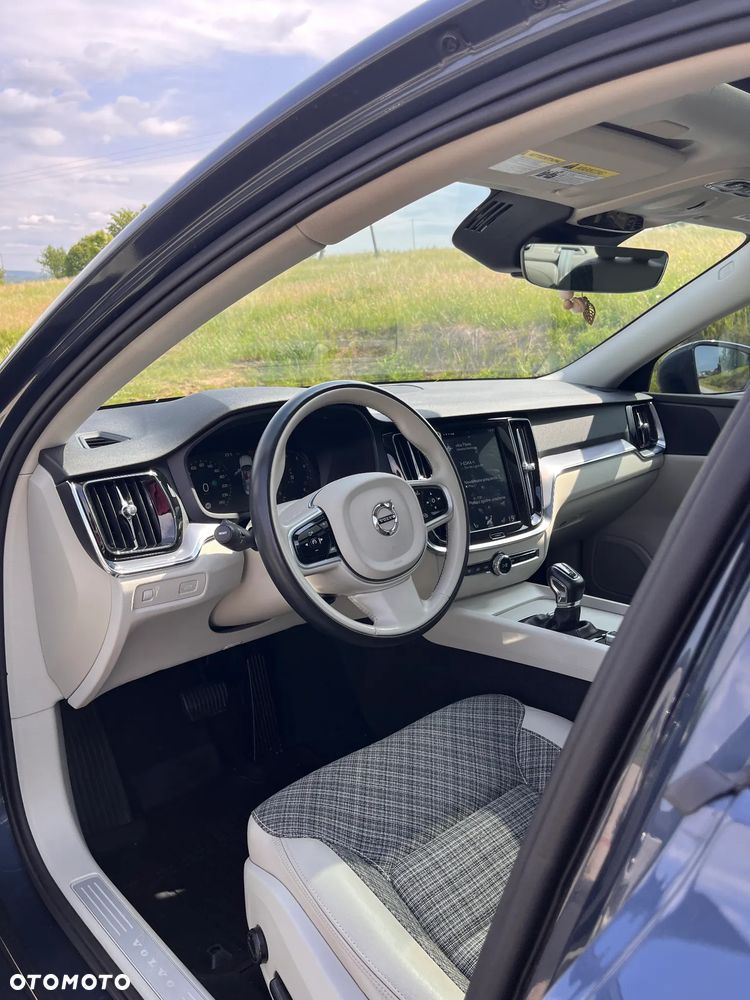 Volvo S60 T6 AWD Momentum Pro - 23
