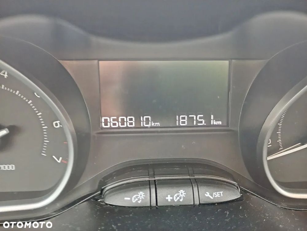 Peugeot 2008 1.2 Pure Tech Style S&S - 16