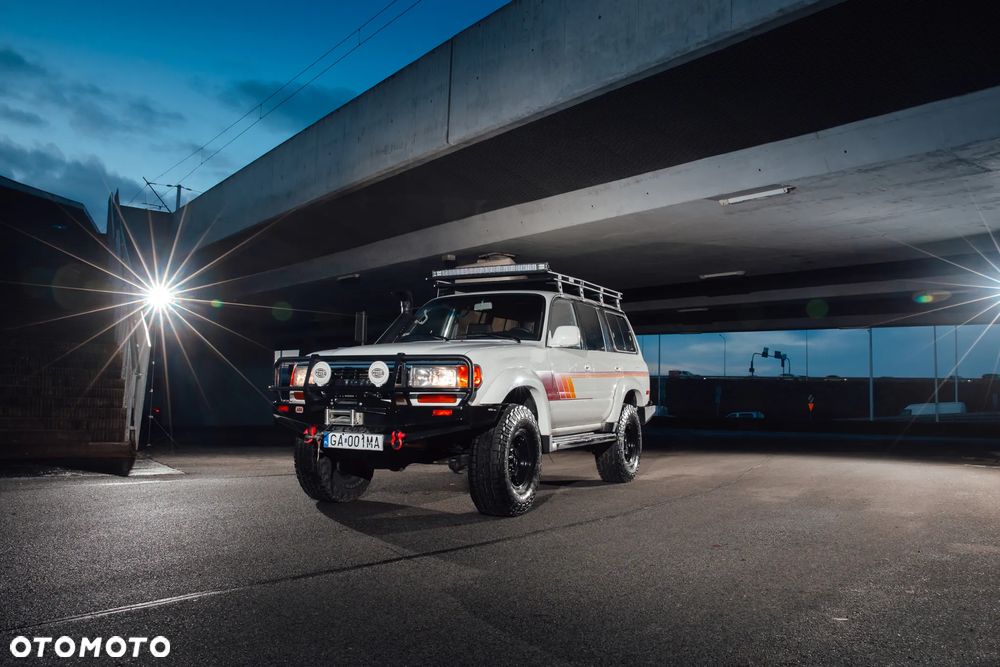 Toyota Land Cruiser - 16