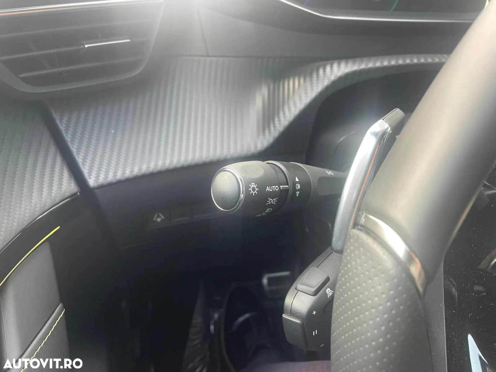 Peugeot 208 1.2L 100 e-DCS6 MHEV GT - 17