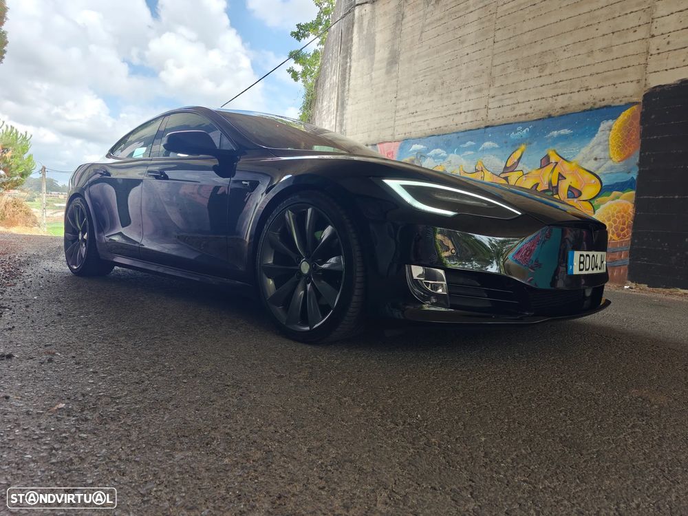 Tesla Model S - 8