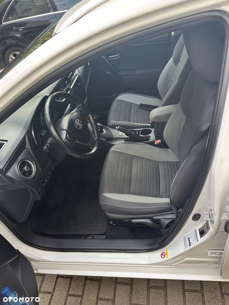 Toyota Auris Hybrid 135 Comfort - 11