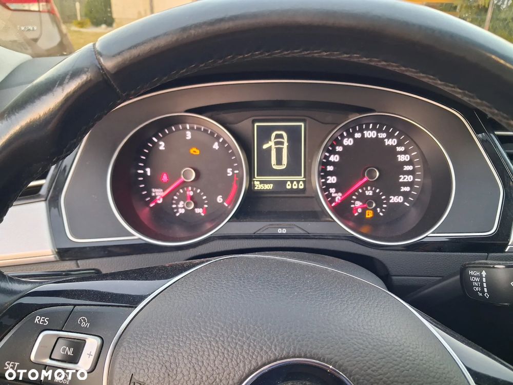 Volkswagen Passat 1.6 TDI BMT Comfortline - 16