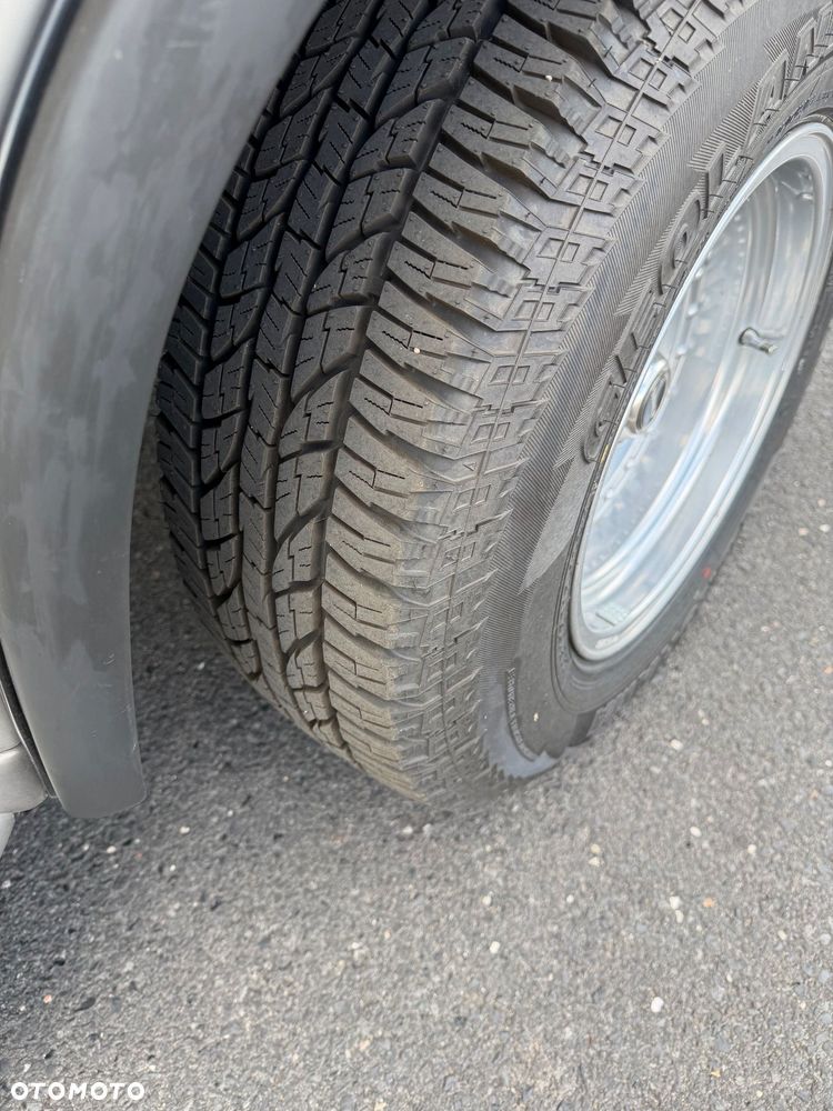 Ford Explorer Standard - 35