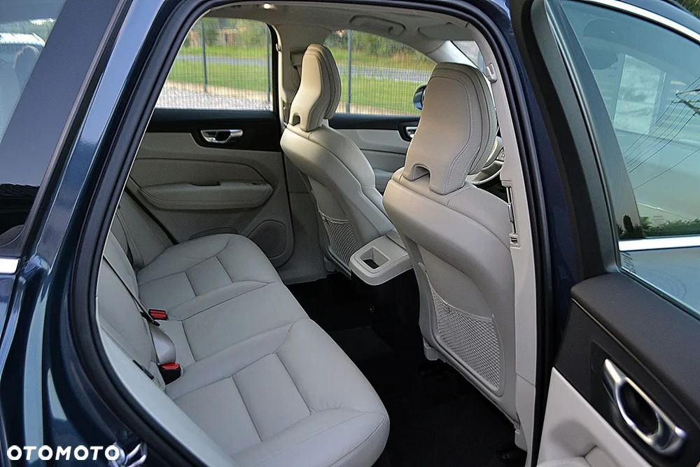 Volvo XC 60 B4 D Momentum - 17