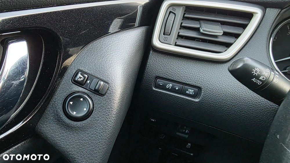 Nissan Qashqai 1.2 DIG-T N-Connecta EU6 - 18