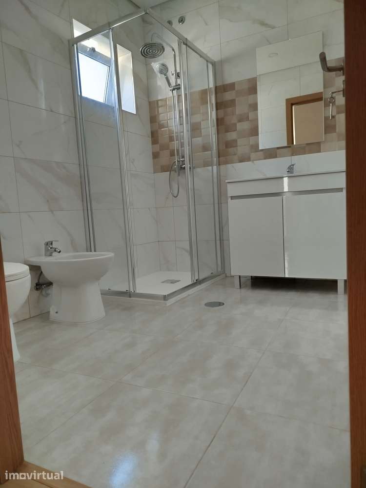 Moradia T2 totalmente renovada - Grande imagem: 4/35