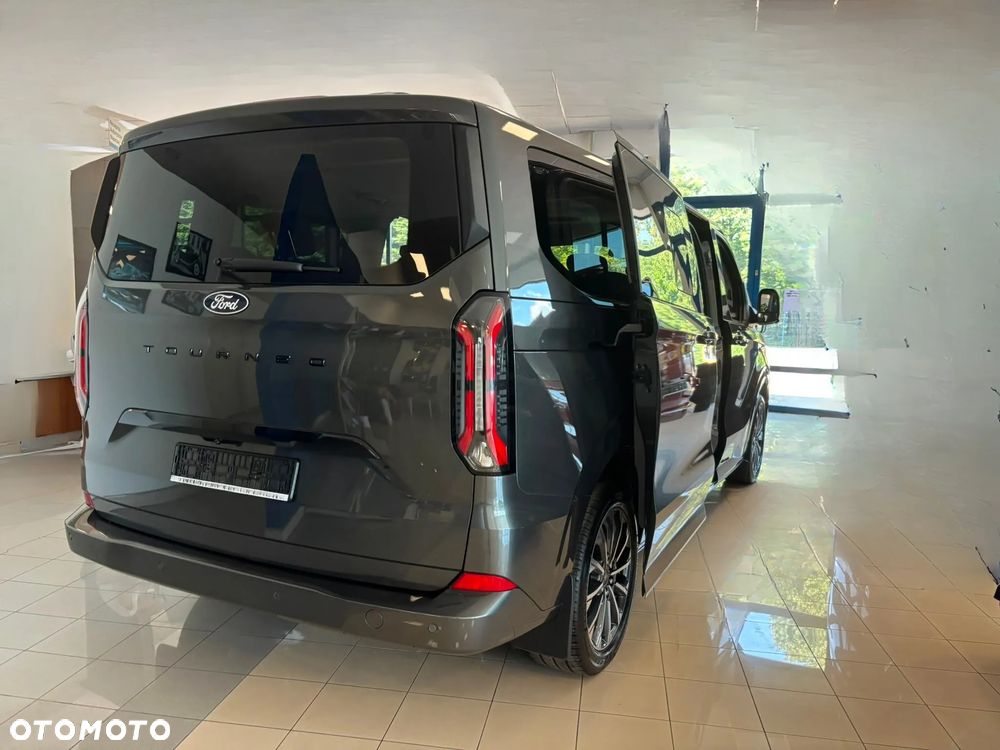 Ford Tourneo Custom - 4