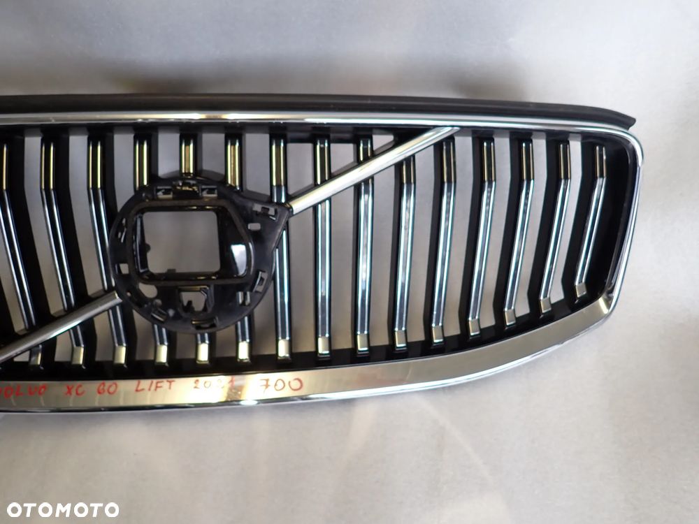 VOLVO XC60 LIFT 2021 GRILL - 4