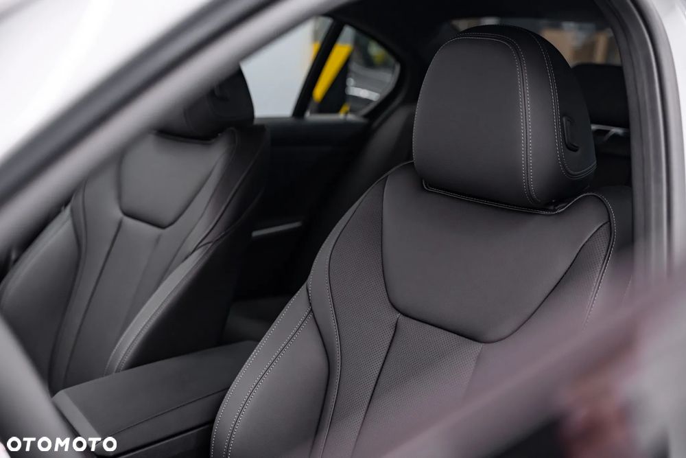 BMW Seria 3 320i M Sport - 29