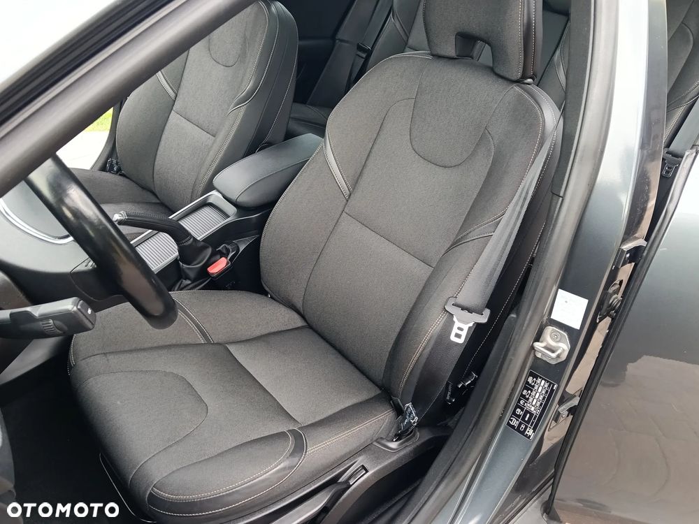 Volvo V40 Cross Country D3 Momentum - 19