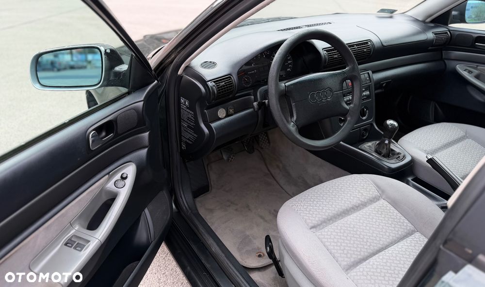 Audi A4 Limousine - 5