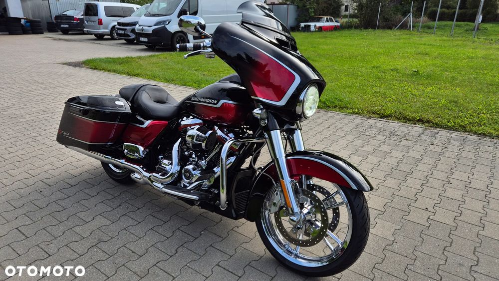 Harley-Davidson CVO Street Glide - 1