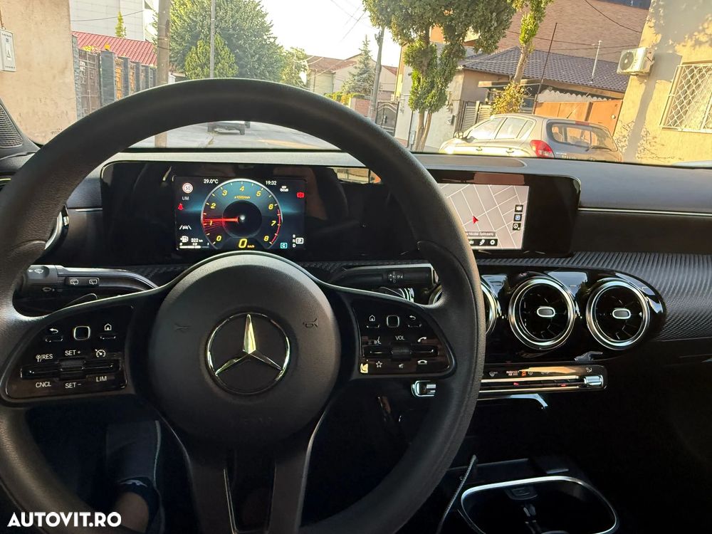 Mercedes-Benz A 200 7G-DCT - 11