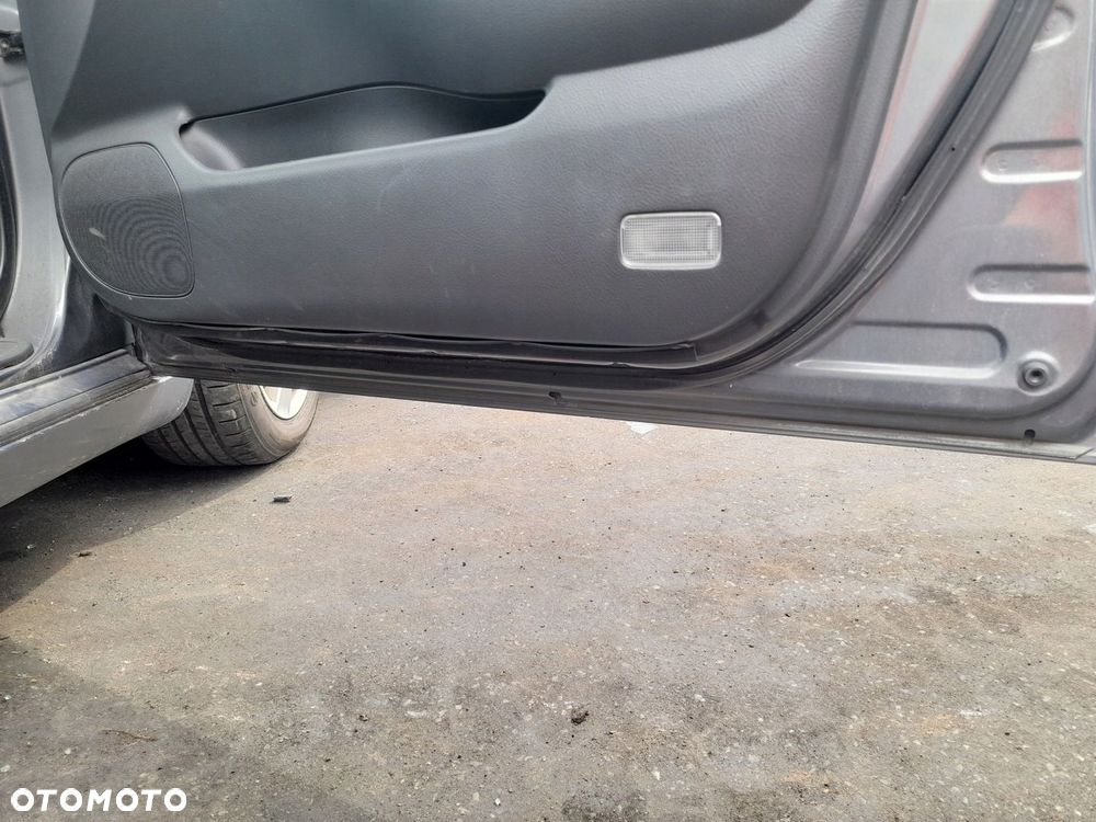 TOYOTA AVENSIS II T25 03-09 kod 1E5 drzwi prawy przód prawe przednie KOMBI * - 4