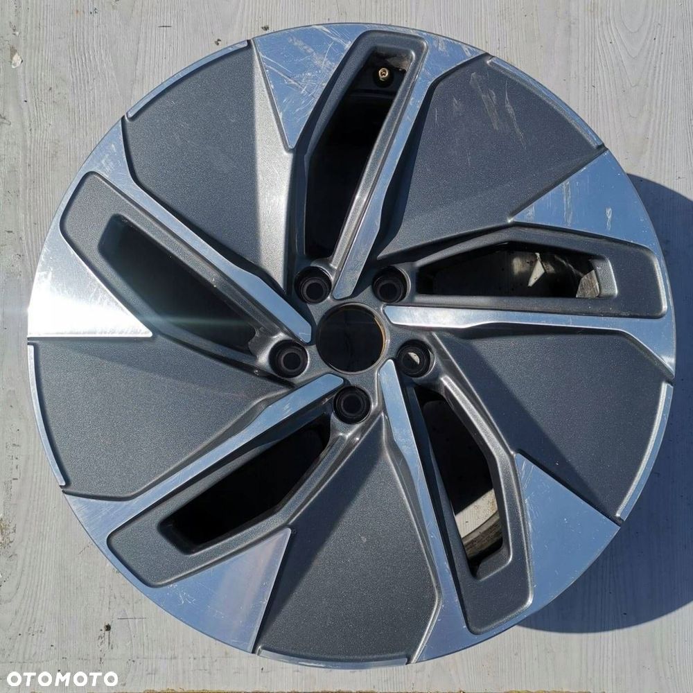 FELGA VW VOLKSWAGEN 8J 19 5x112 ET45 11A601025M - 1