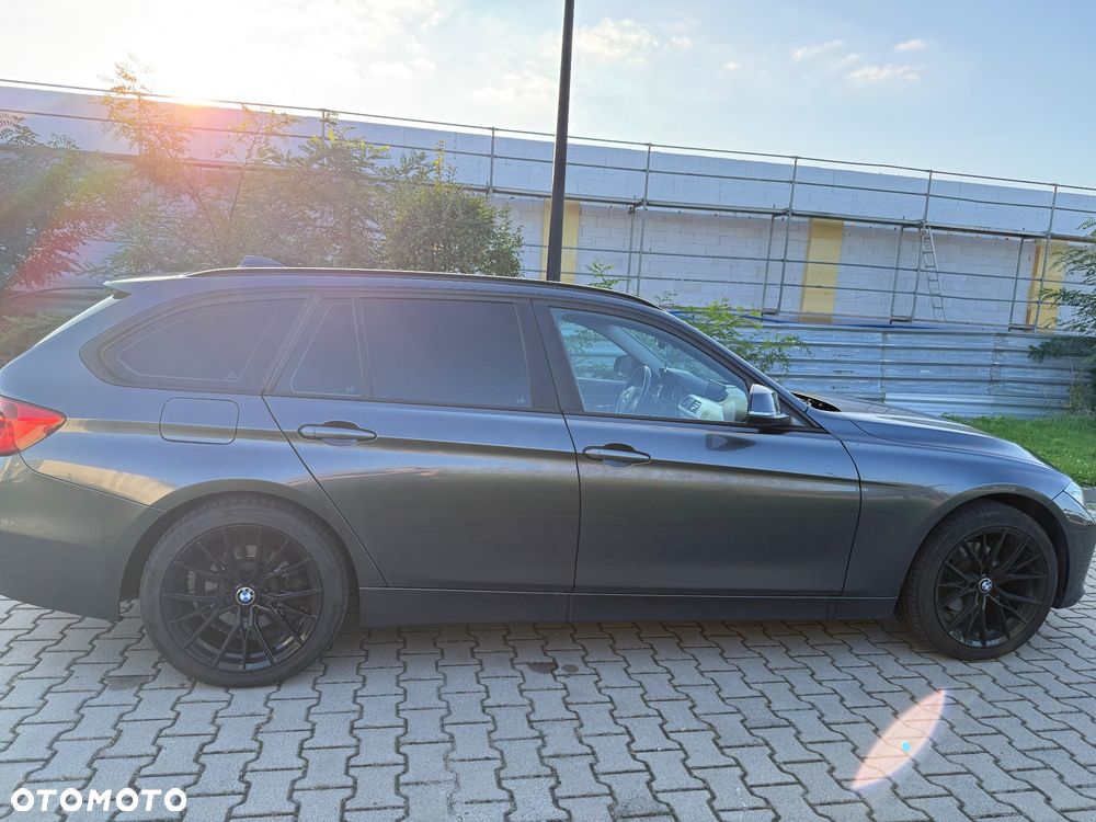 BMW Seria 3 320i xDrive - 4