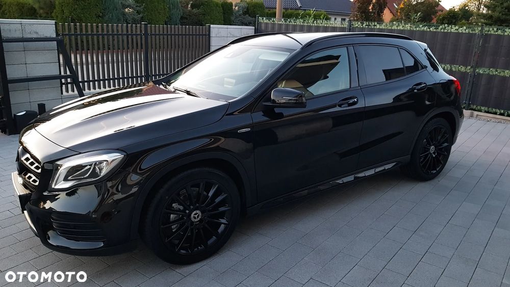 Mercedes-Benz GLA 180 7G-DCT AMG Line - 37