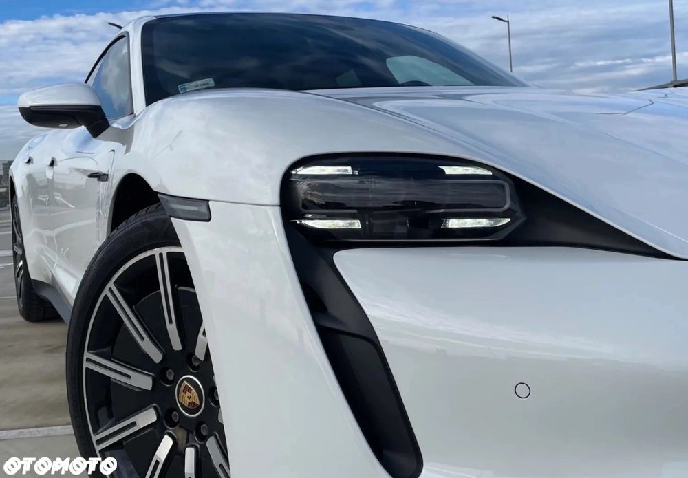 Porsche Taycan Performance Plus - 14