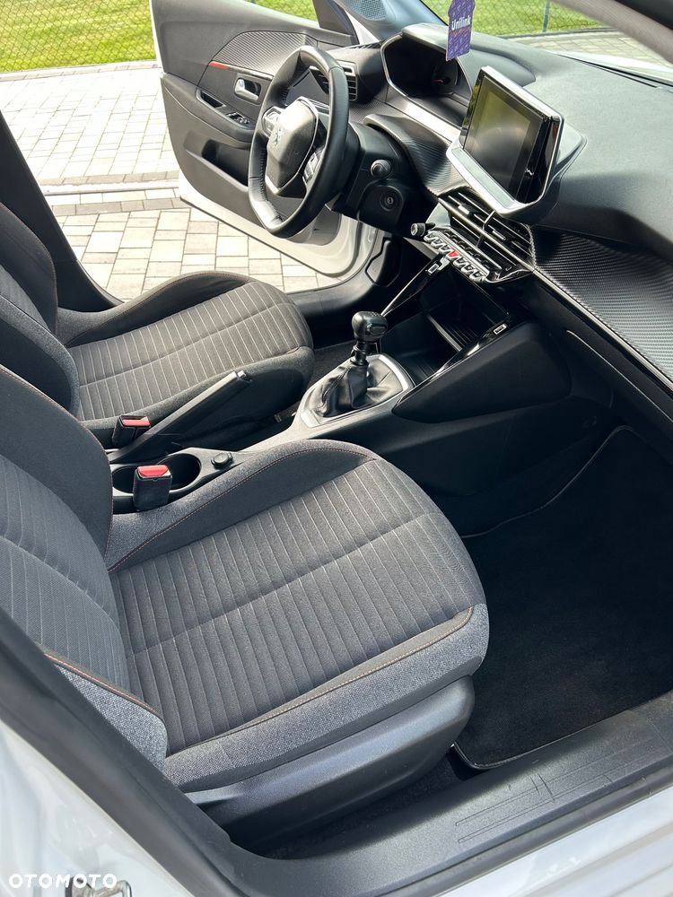 Peugeot 208 - 17